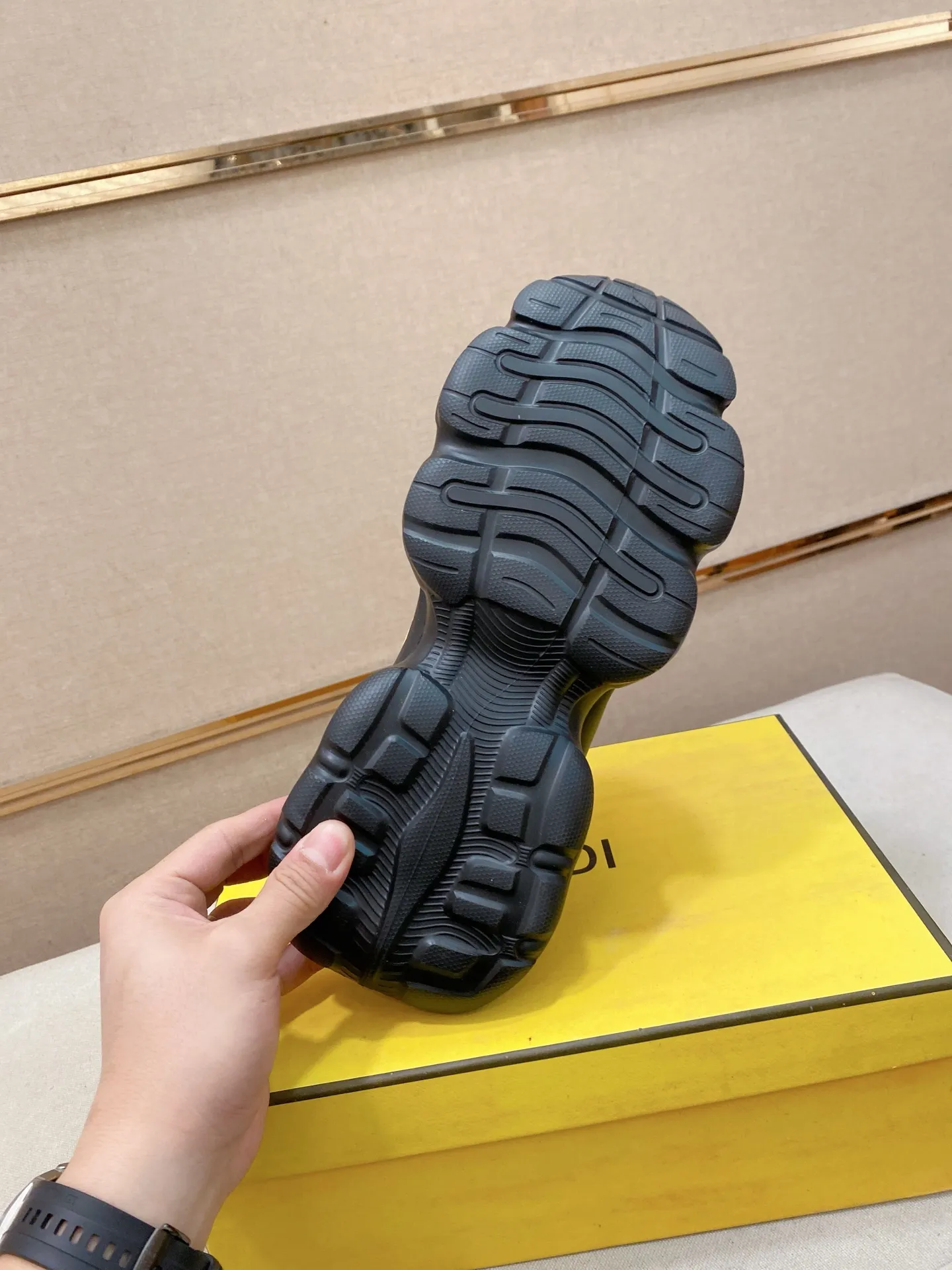 Factory price 442💰 (fendi) New style 👊🏻 upper 🇮🇹 imported cowhide fabric 🇩🇪 lining imported sheepskin lining. The original outsole is molded to highlight the identity of every man, and the upper foot is elegant and stable🚶🏻🚶🏻The high-end custom counters reproduce the original version📯No matter the wind or rain, the shoe last remains unchanged and can withstand the verification of time🔍️,🔵 Size: 38-44